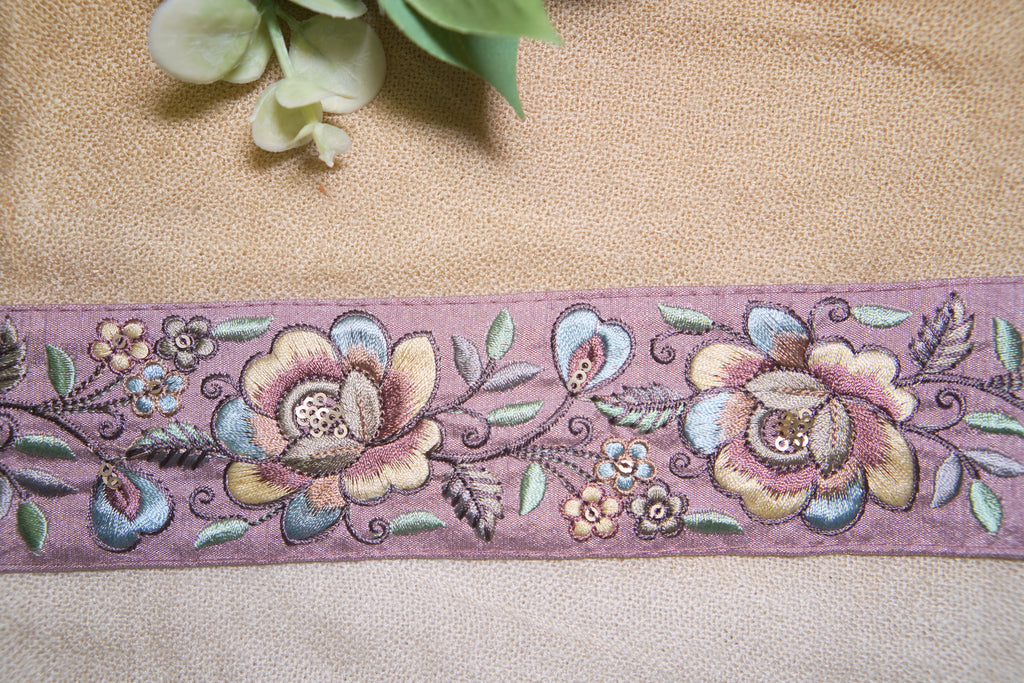 5525 Elegant Floral Embroidery Trim