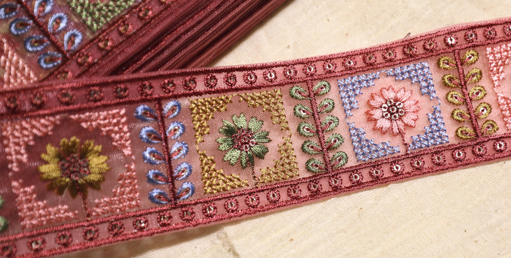 OD2512 Vintage Floral Box Embroidered Trim