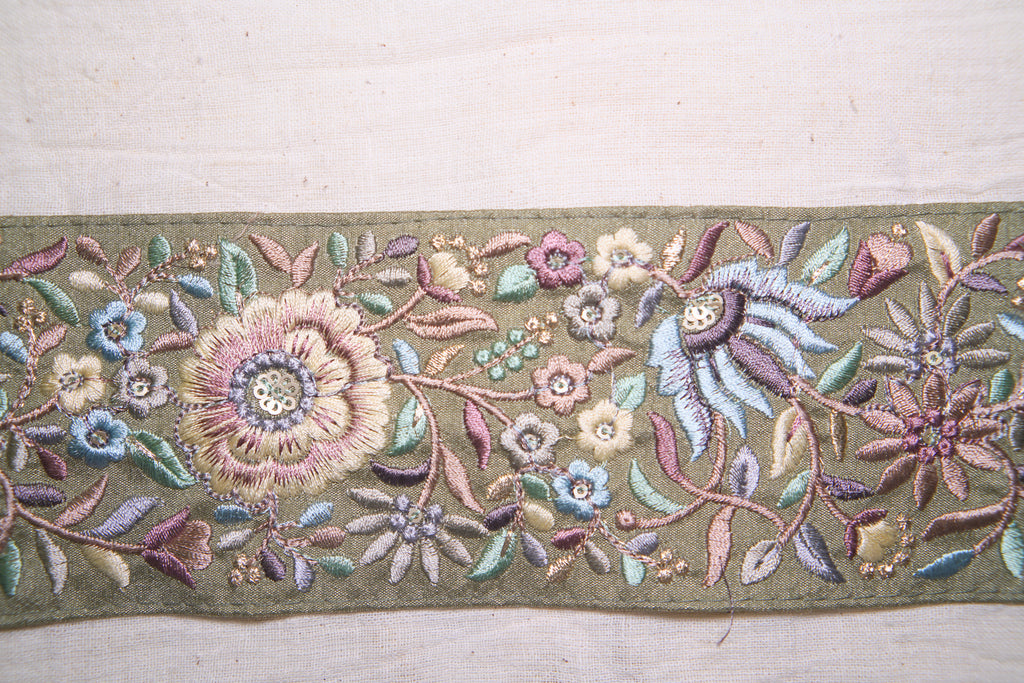 4525 Floral Pastel Threadwork Trim