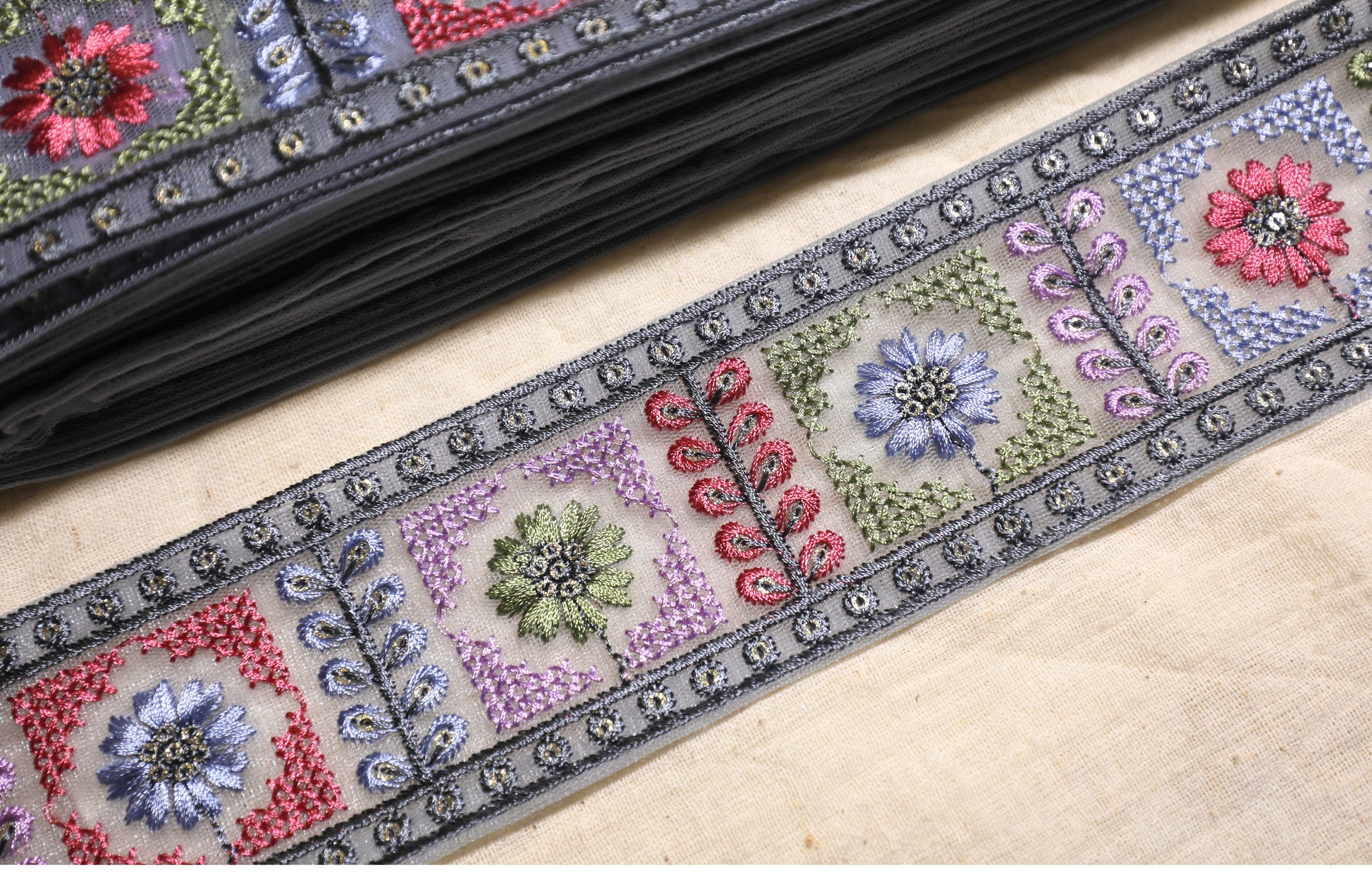 OD2512 Vintage Floral Box Embroidered Trim