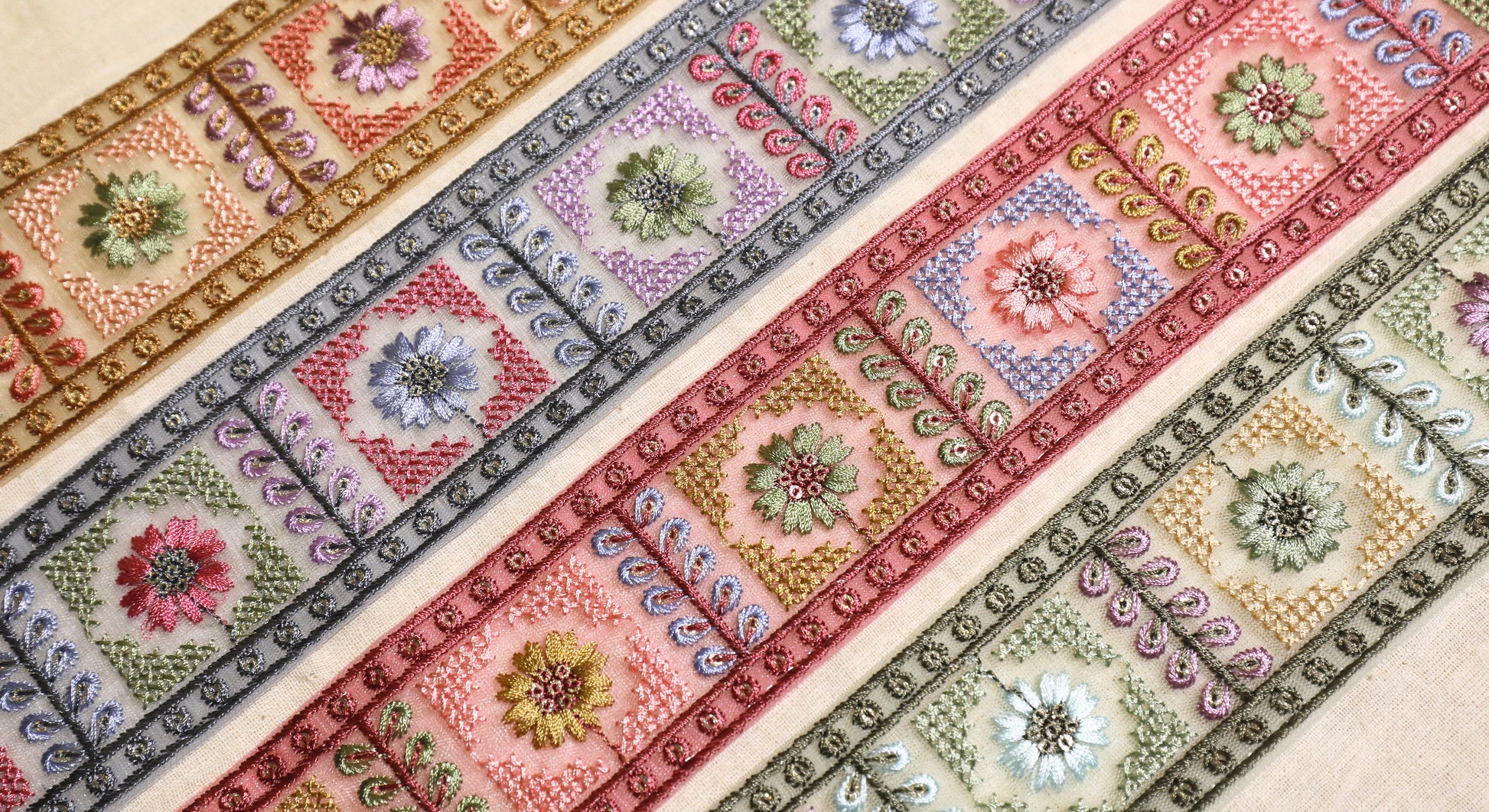 OD2512 Vintage Floral Box Embroidered Trim